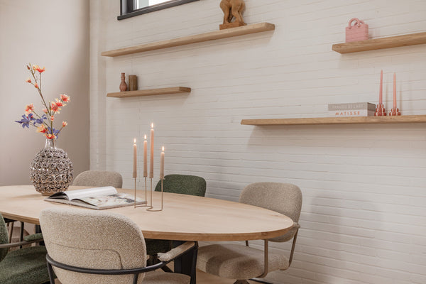 Massief hout in huis: waarom natuurlijke materialen zorgen voor rust