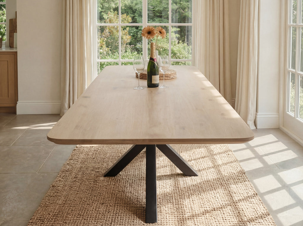 Rechte eiken eettafel Linnea ronde hoek