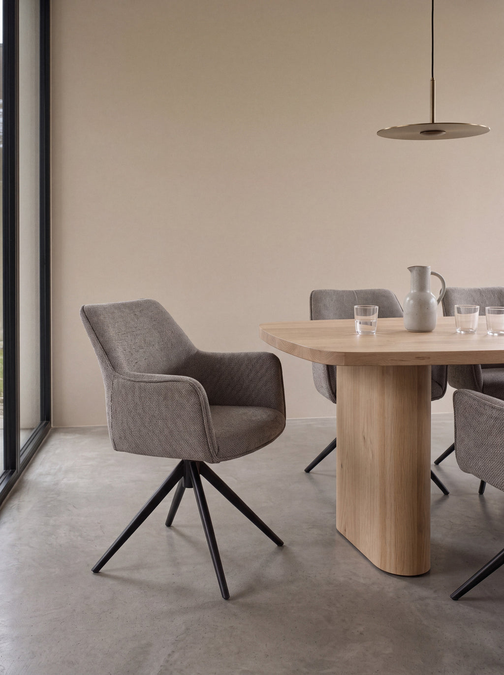Deens ovale eiken eettafel Nea
