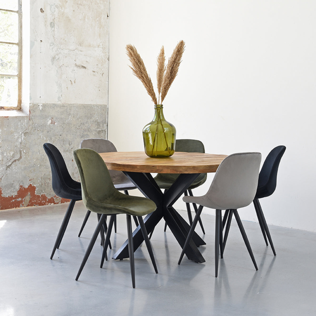 Eetkamerstoel Capri - Grijs - Fluweel - Zwart Metalen Frame