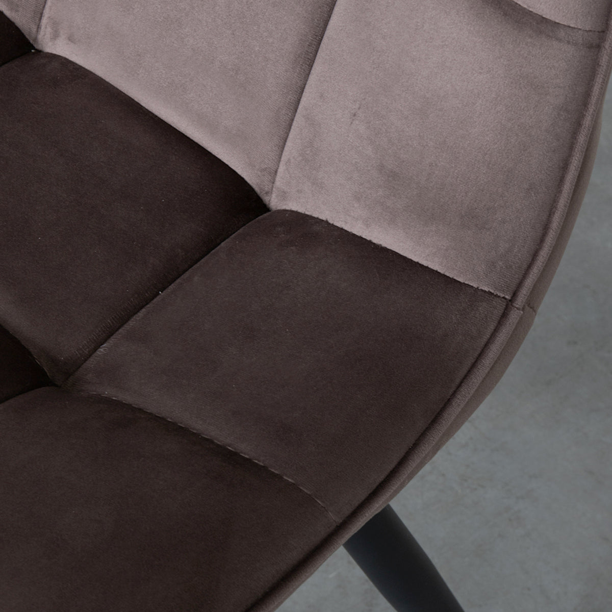 Eetkamerstoel Bistro - Taupe - Fluweel - Zwart Metalen Frame