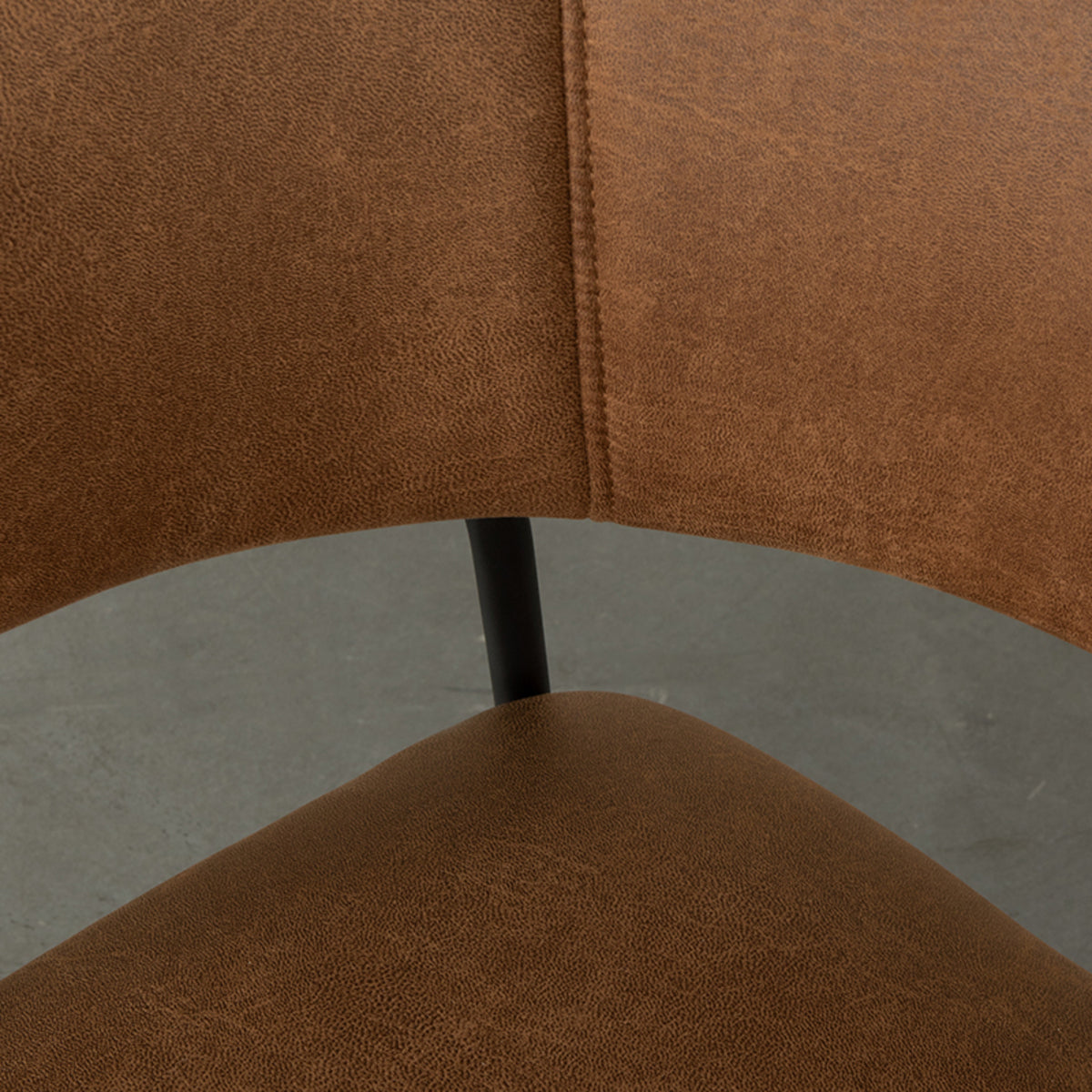 Eetkamerstoel Luuk - Cognac - Micro Suede - Zwart Metalen Frame